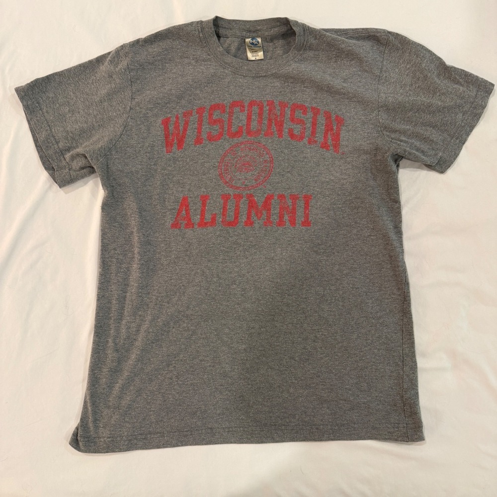 New Agenda Wisconsin Alumni T-Shirt Mens Medium Gray Short Sleeve Badger Tee